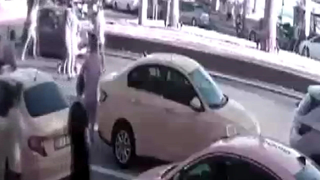 Otomobilin yayaya çarptığı kaza kamerada
