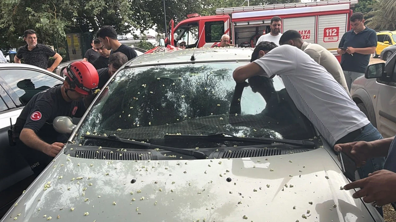 Baba ‘Kapıyı açın’ diye çırpındı: İtfaiye bebeği böyle kurtardı