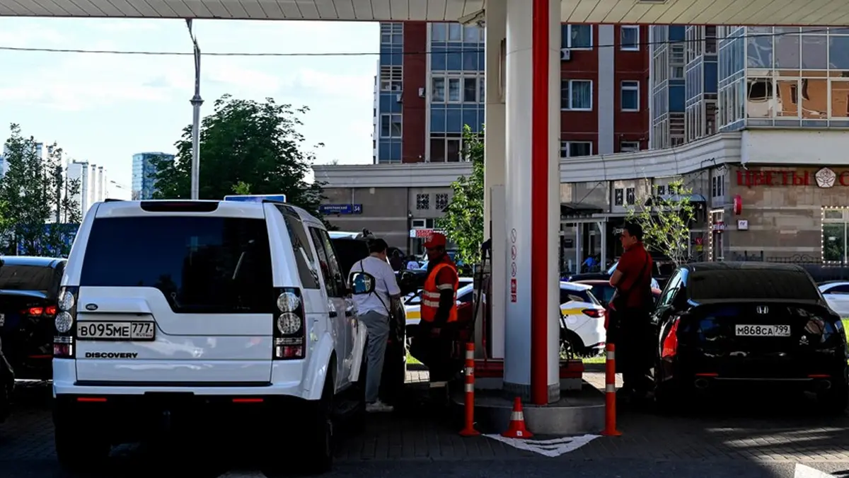 Rusya'da akaryakıt krizi! İki bölgede satışlara kısıtlama getirildi