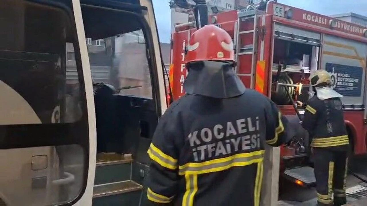 MHP teşkilat üyelerini taşıyan otobüste yangın paniği!