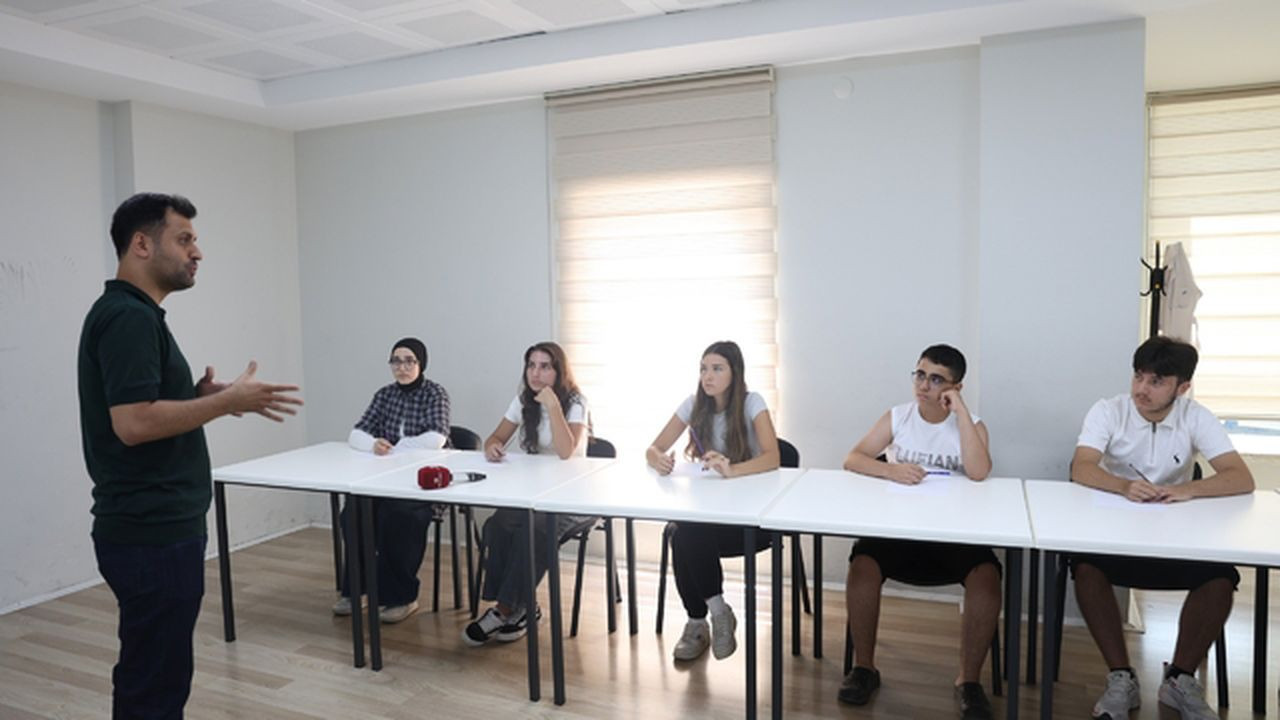 Osmangazi’den gençlerin geleceğine ücretsiz eğitim desteği
