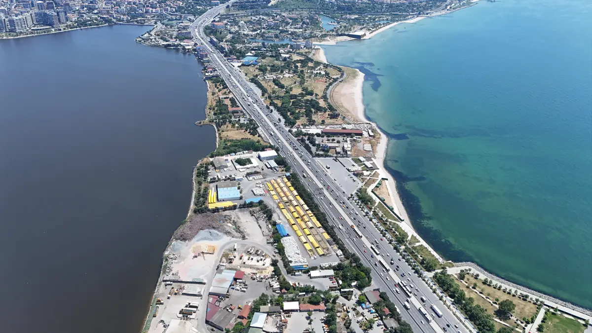 İstanbul'un kalbinde çevre felaketi! Göl lağıma döndü