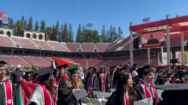 Stanford mezuniyetinde Google CEO’suna şok: Sundar Pichai sahneye çıkınca töreni terk ettiler