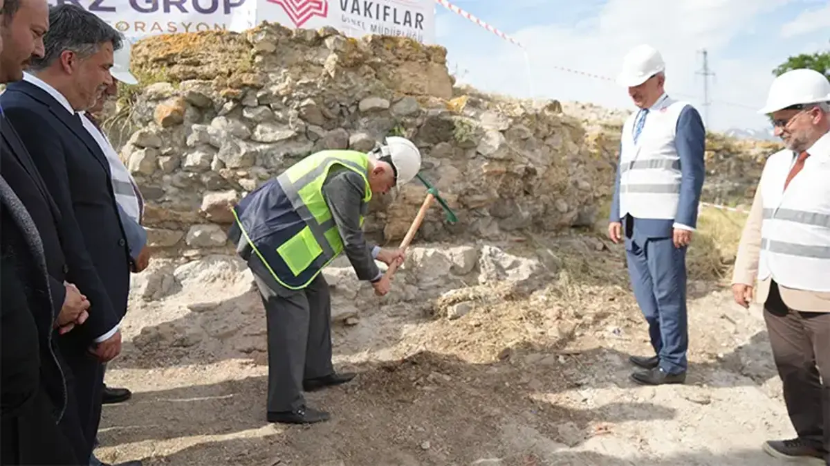 Erzincan’da tarihi dönüşüm başladı: Arkeopark projesi için ilk kazma vuruldu