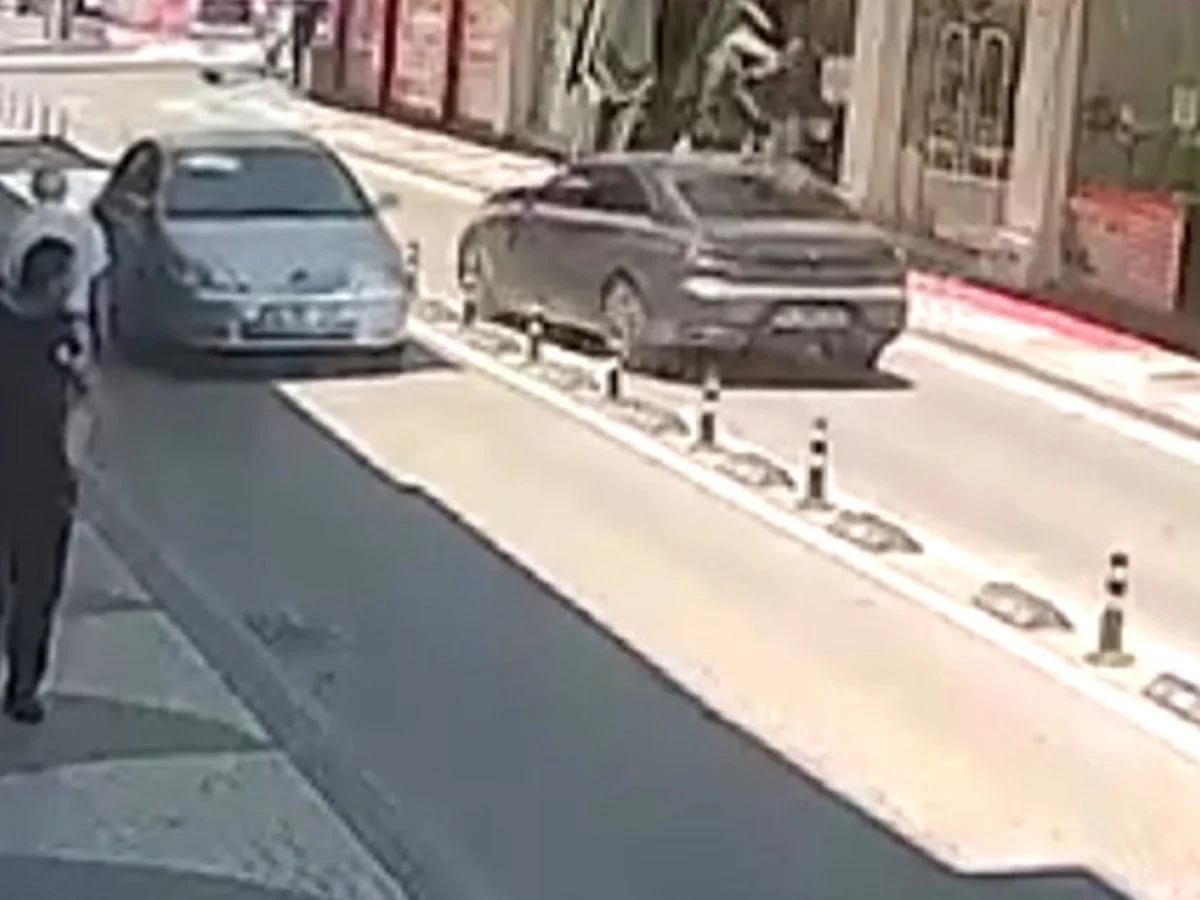 Sakarya'da yolun karşısına geçen engelliye otomobil çarptı