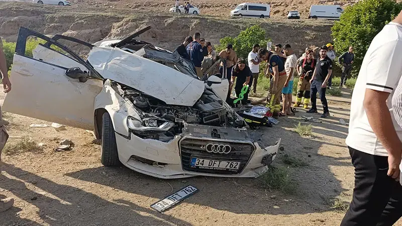 Şırnak'ta otomobil şarampole devrildi: 4 ağır yaralı