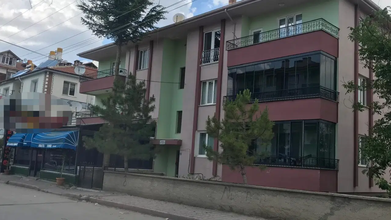 Komşunu katletti, suç aletiyle yakalandı