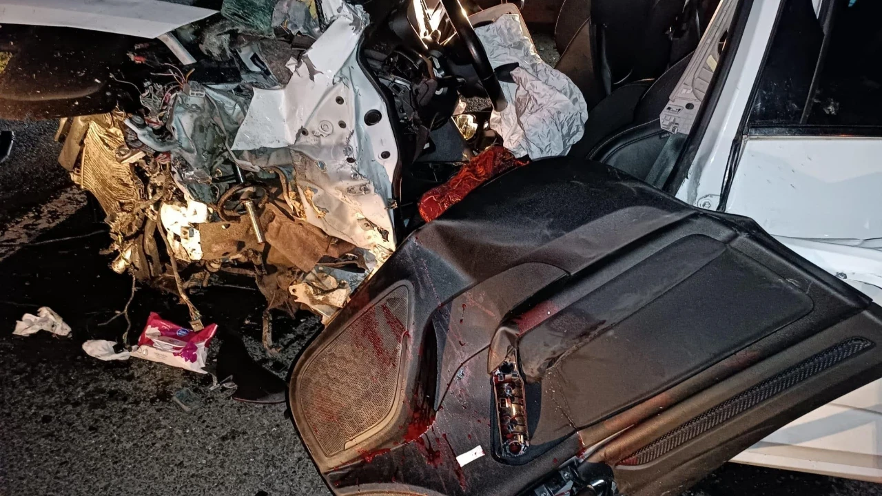 Ağrı'da tek şeritli yolda can pazarı: 4'ü ağır 6 kişi yaralandı