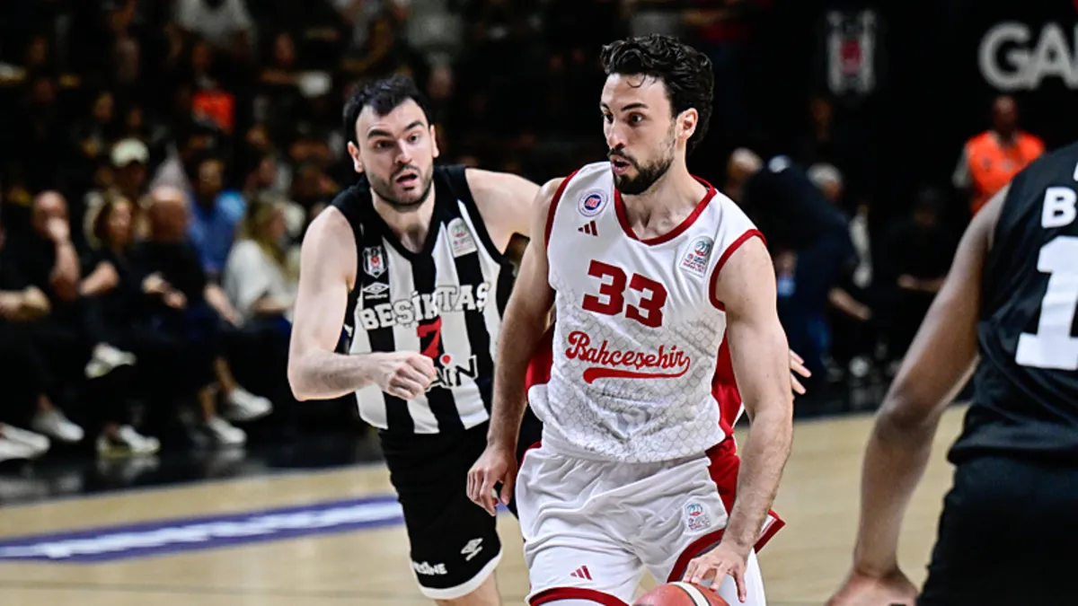 Bahçeşehir Koleji Erkek Basketbol Takımı İsmet Akpınar ile nikah tazeledi!