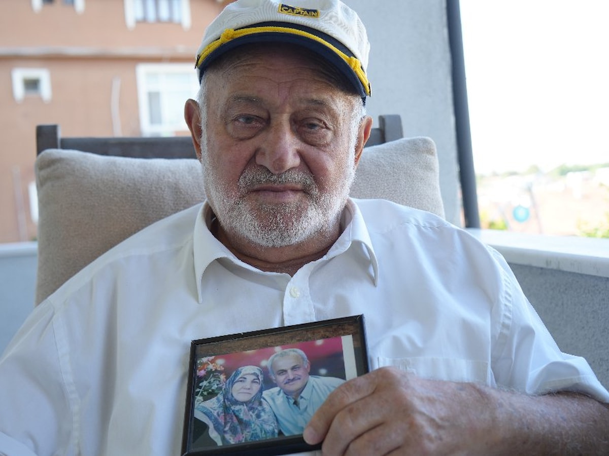 Kocaeli'de 54 yıllık hayat arkadaşını kaybettikten sonra 'mecnun' oldu