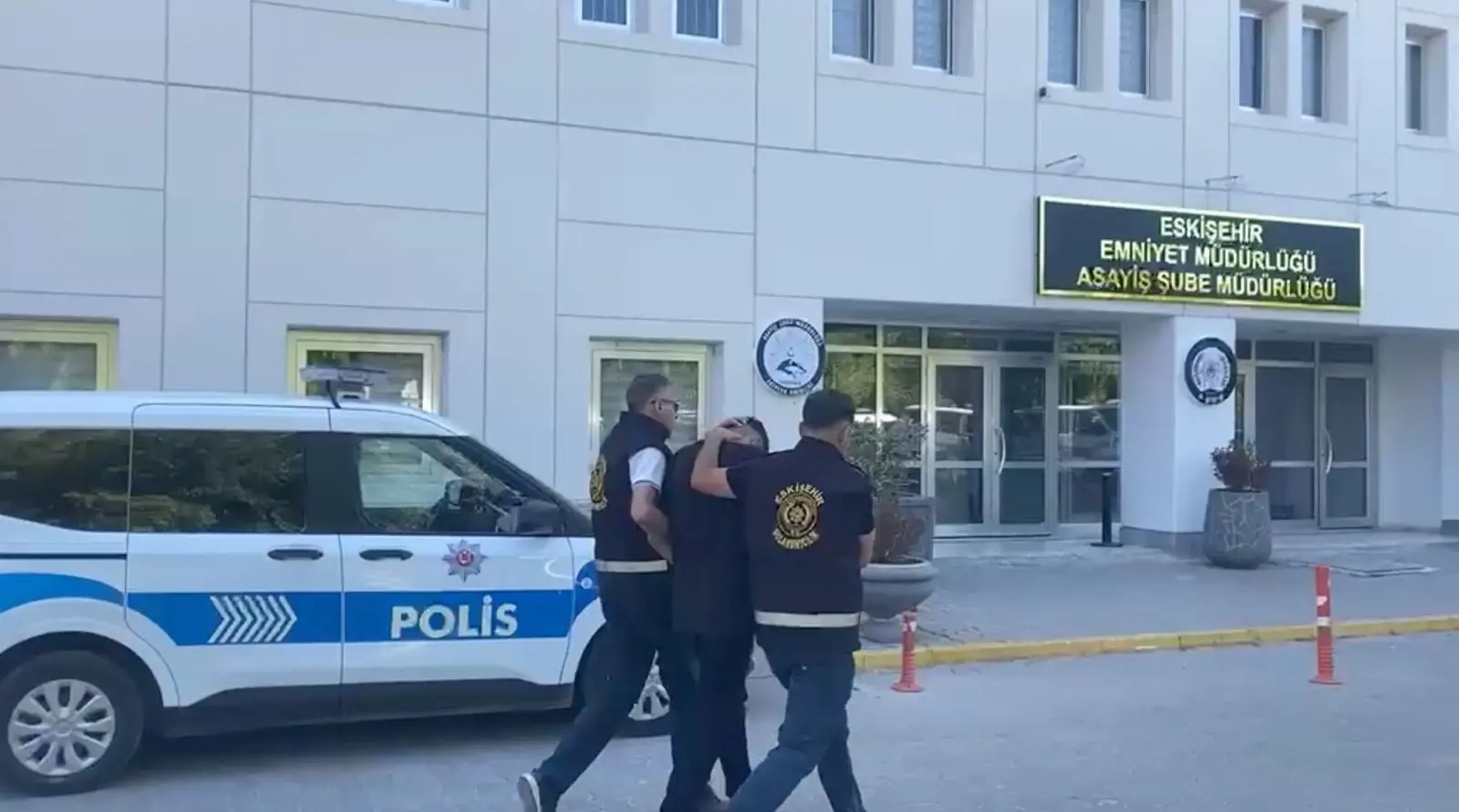 'Karakol amiri' yalanıyla 2 milyonluk vurgun! Yaşlı adamı kandıran dolandırıcı yakayı ele verdi