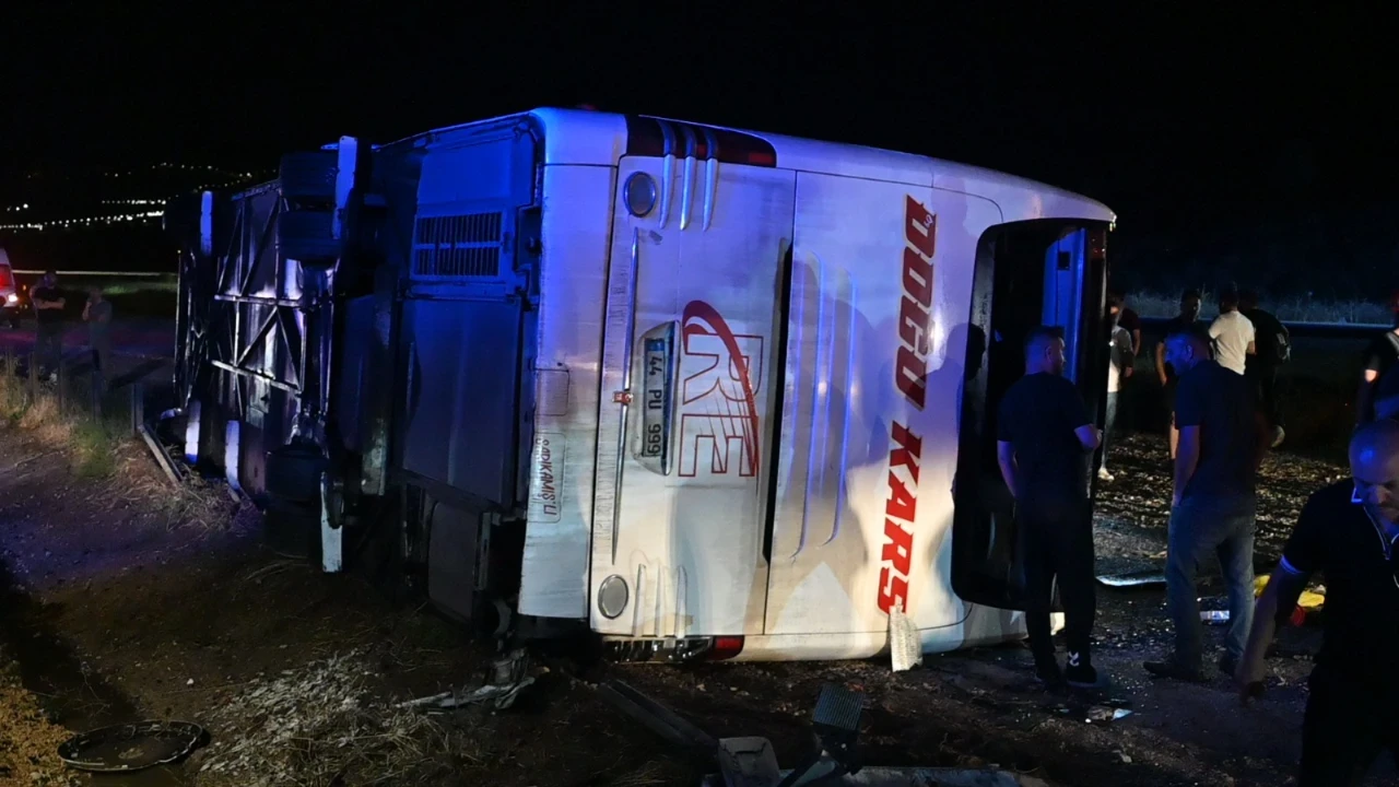 Kırıkkale’de yolcu otobüsü devrildi: Çok sayıda yaralı var