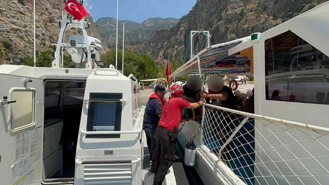 Kelebekler Vadisi'nde yaralanan paraşütçüye zorlu tahliye