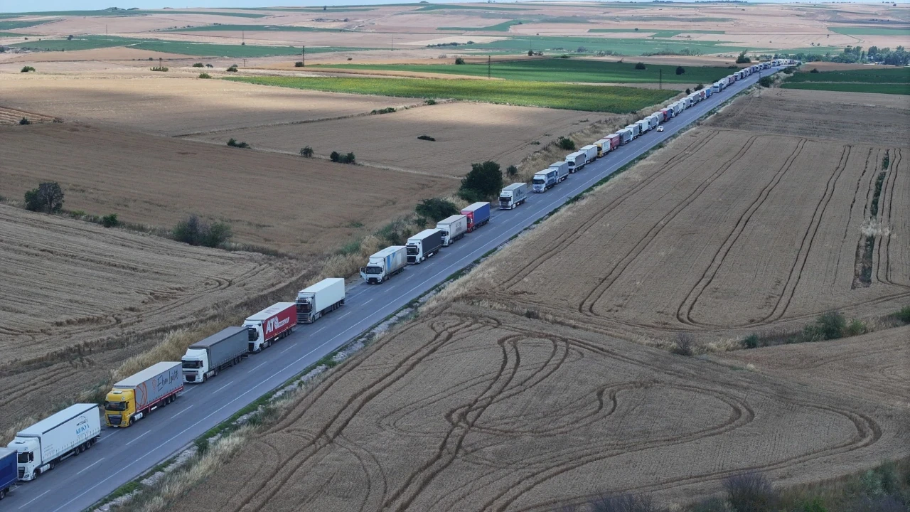 Sınırda 23 kilometrelik TIR kuyruğu