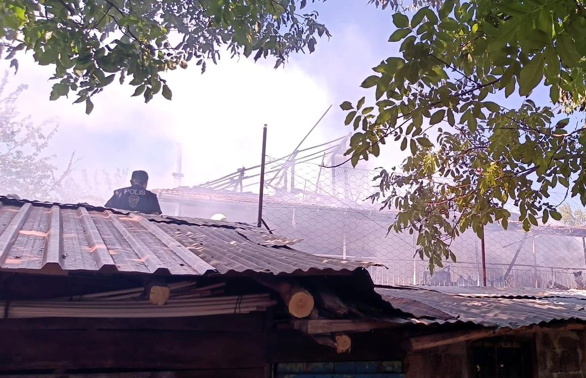Malatya'da müstakil ev yangında kullanılamaz hale geldi