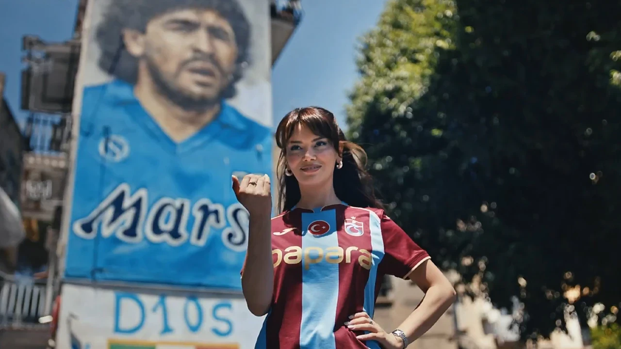 Trabzonspor yeni sezon formalarını Napoli klibiyle tanıttı