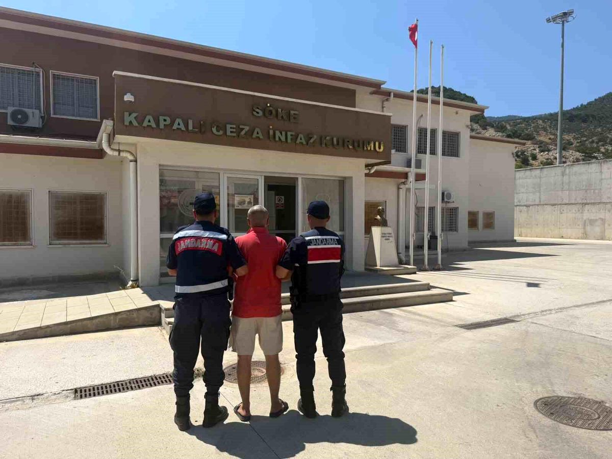 Hırsızlık suçundan aranan şahıs Kuşadası'nda yakalandı