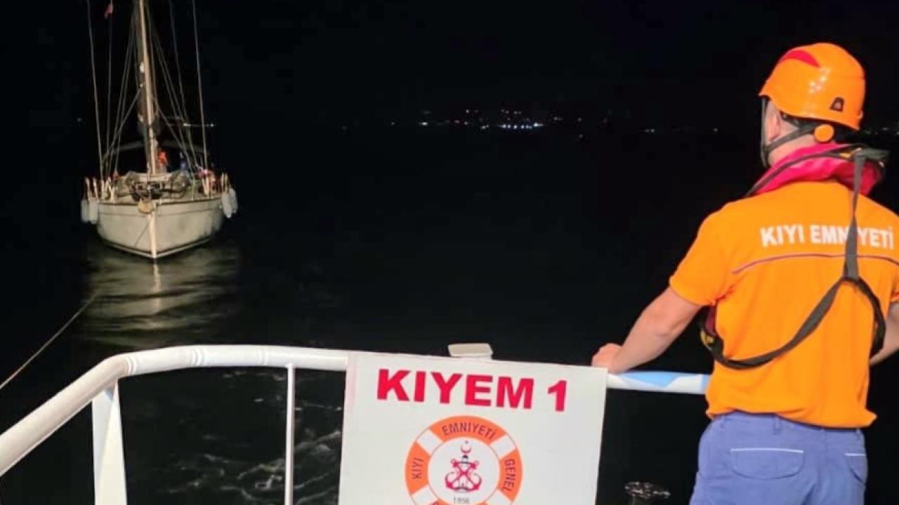 Bozcaada açıklarında arızalanan tekne kurtarıldı