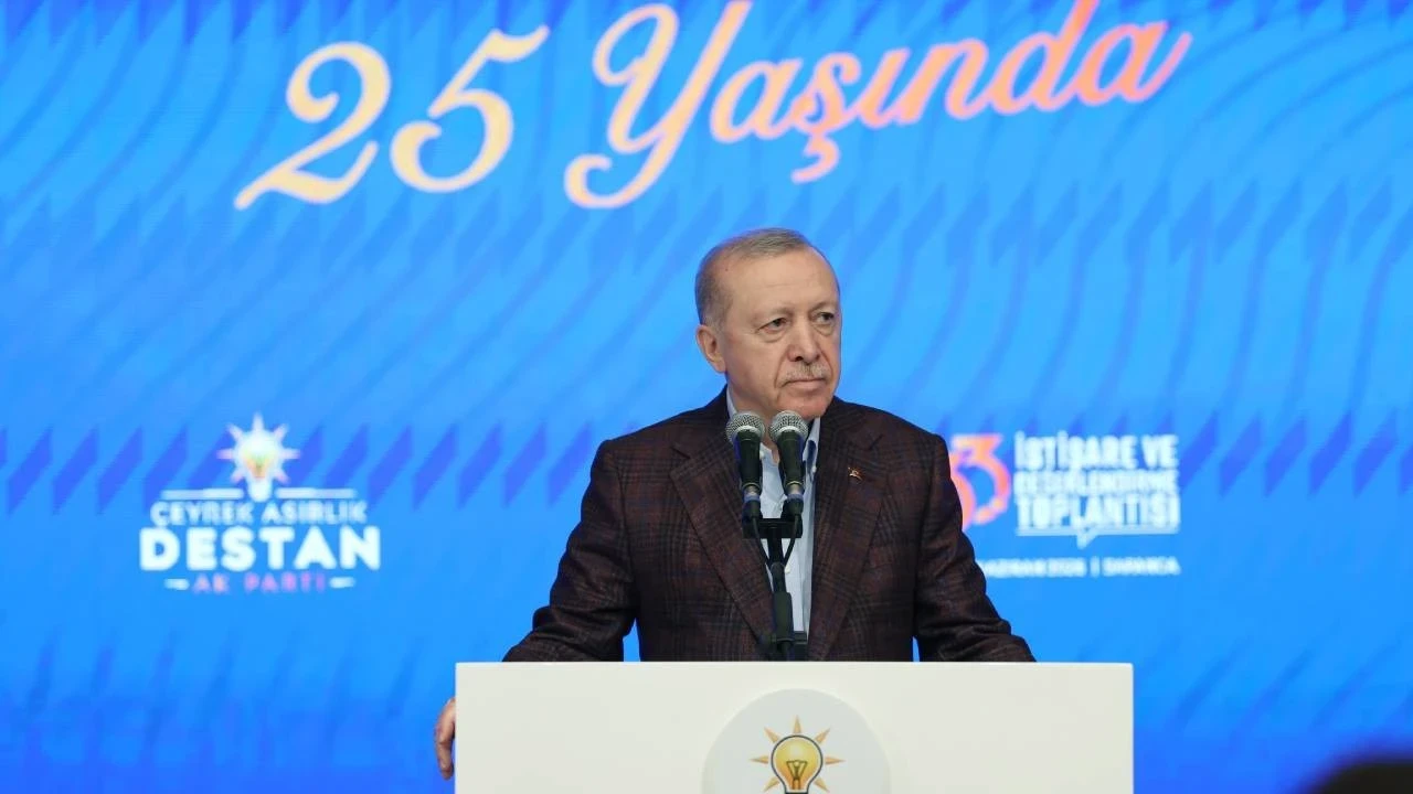 AK Parti'nin yeni şarkısı ilk kez dinletildi! "Efsane Büyük Başkan"