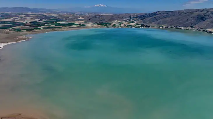 Tuzla Palas Gölü'nde yağışlar nedeniyle tuz hasadı yapılamıyor