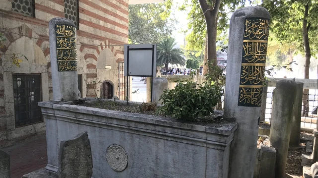 Tarihi kabre büyük saygısızlık: Şeyhülislam Ebussuud Efendi'nin türbesini karalama tahtası yaptılar