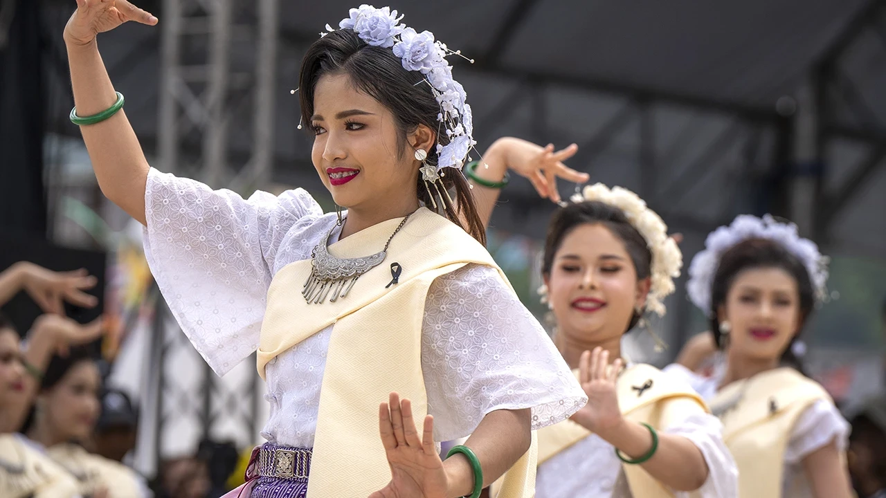 Tayland'da Phi Ta Khon Festivali'nden renkli görüntüler