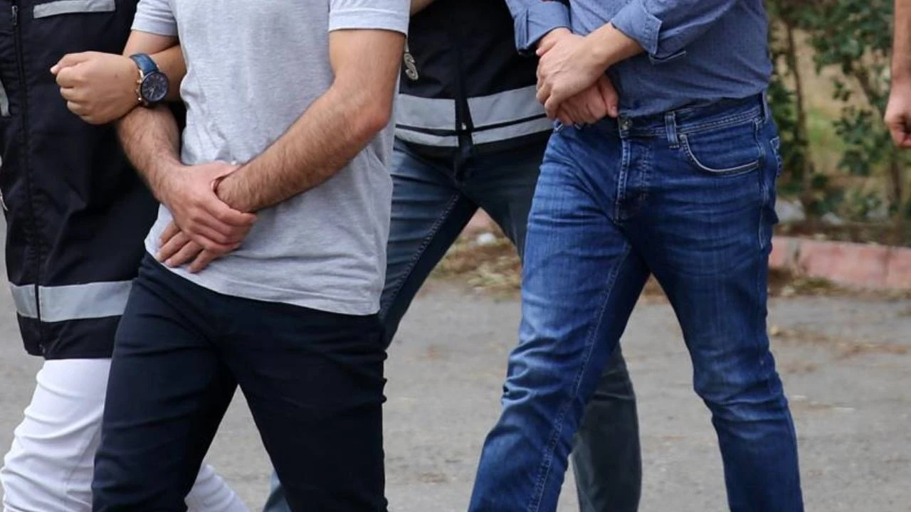 Bursa'da sokak ortasında dehşet: Eniştesini 7 yerinden bıçakladı