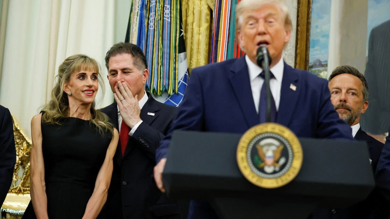 Milyarder kadının kol kasları Trump'ı gölgede bıraktı