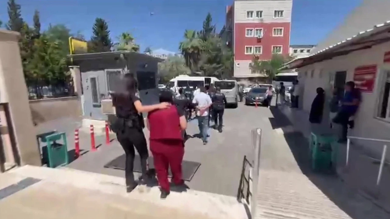 Şanlıurfa'da vatandaşları iş bulma vaadiyle dolandıran 5 kişi tutuklandı