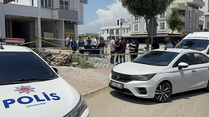 Adana'da babası tarafından vurularak öldürülen genç defnedildi