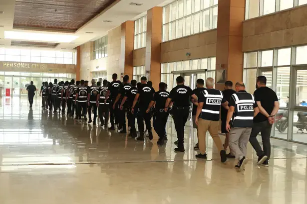 2 ilde eş zamanlı ‘Son Durak’ fuhuş operasyonu: 35 kadın kurtarıldı, 14 şüpheli tutuklandı