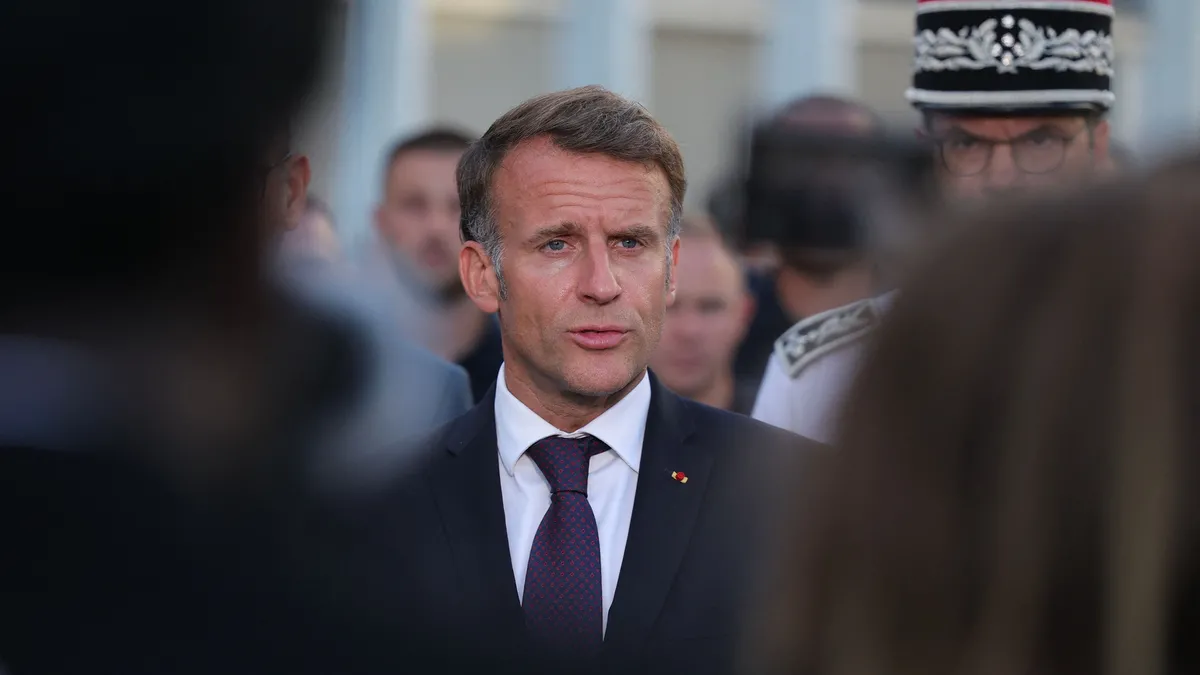 Macron'dan Fransa için yangın söndürme uçağı gönderen Türkiye'ye teşekkür