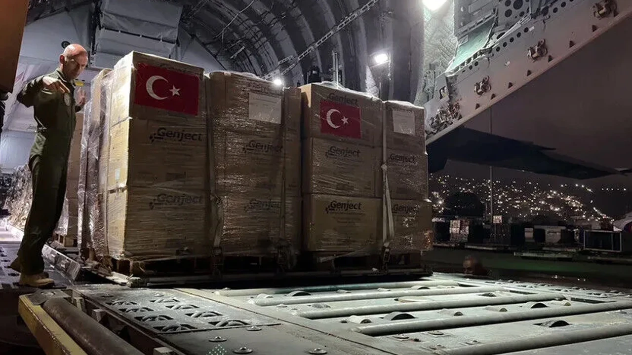 Türkiye'den gönderilen 30 ton insani yardım malzemesi Venezuela'ya ulaştı