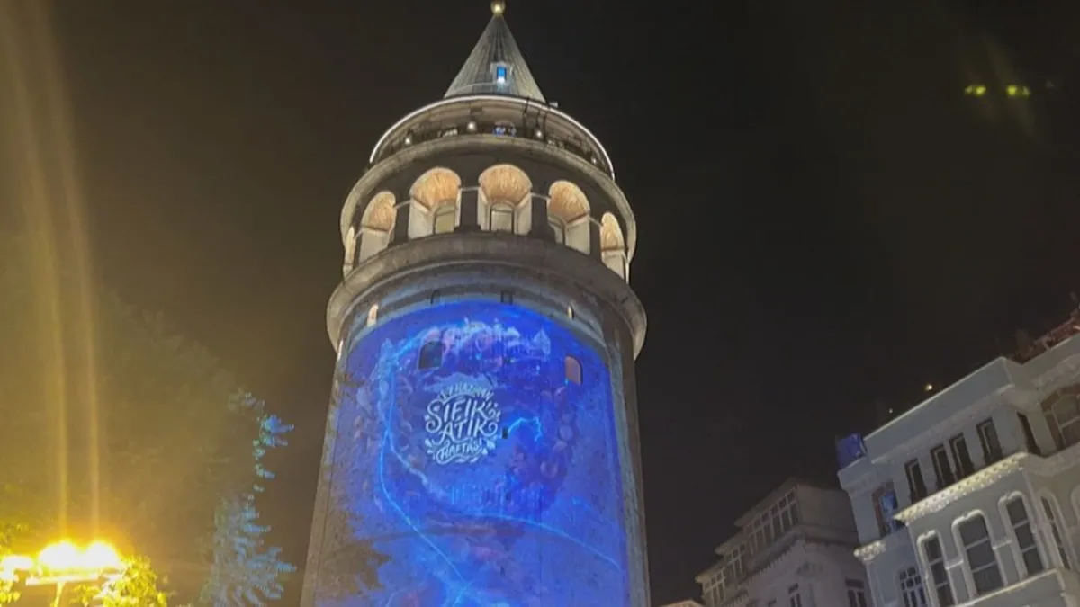 Galata Kulesi bu kez 'Sıfır Atık Haftası' için aydınlandı: Büyük ilgi gördü