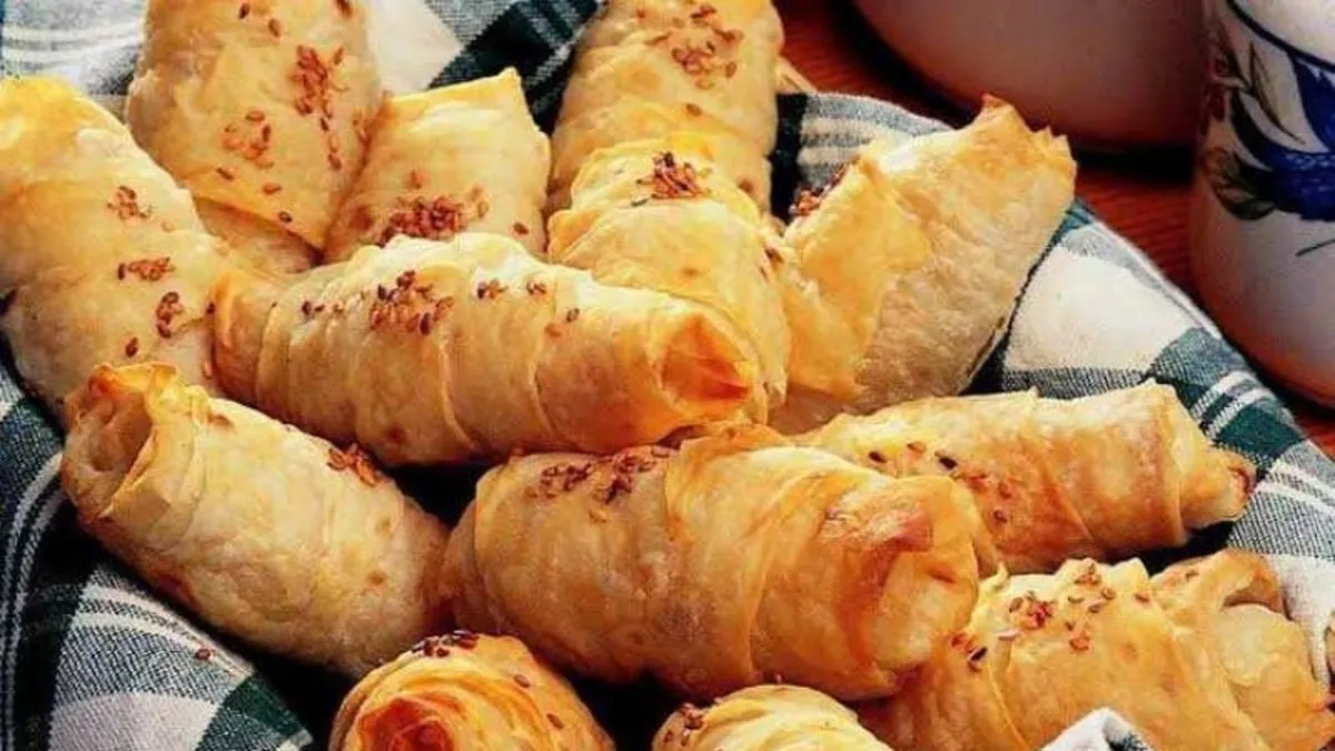 Çay saatlerinin favorisi olacak! Patatesli çıtır börek tarifi