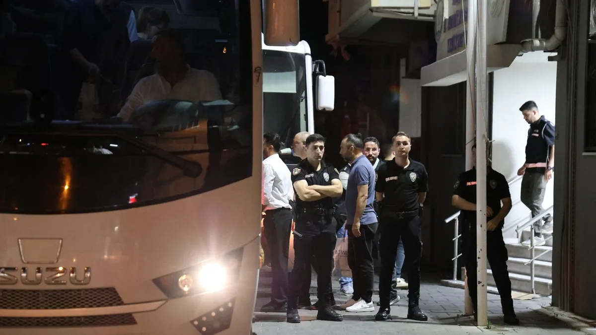 CHP'li Seferihisar Belediyesi'ne yolsuzluk operasyonunda hesap vakti: İsmail Yetişkin ve 19 şüpheli...