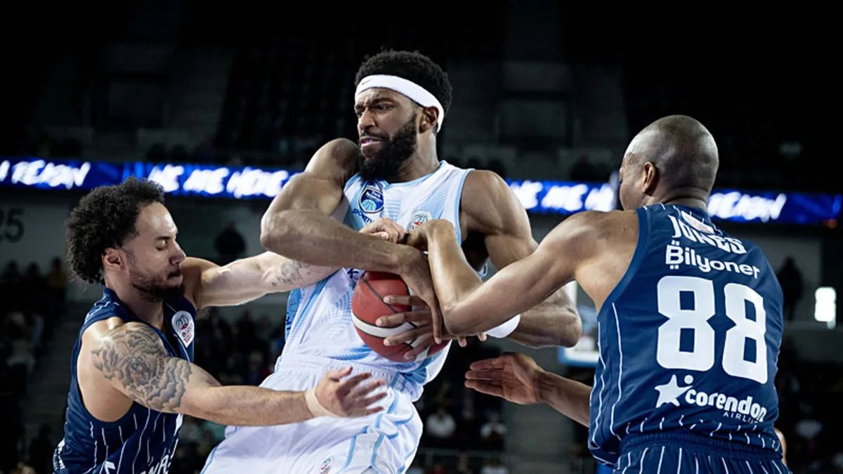 Türk Telekom Basketbol Takımı, Kyle Alexander'a veda etti