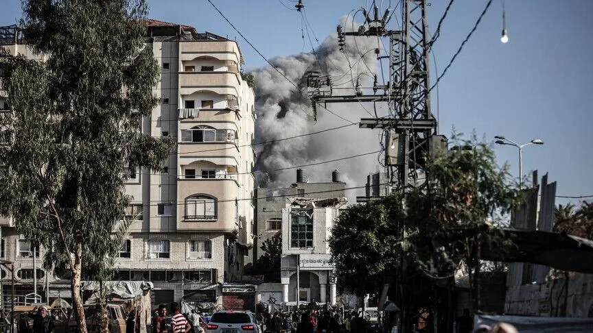 İsrail saldırısında öldüğü sanılan Gazzeli genç bir yıl sonra ailesine kavuştu