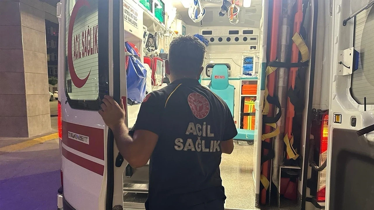 Tarlada çalışırken arı soktu: Yoğun bakımda yaşam savaşı veriyor: Durumu kritik