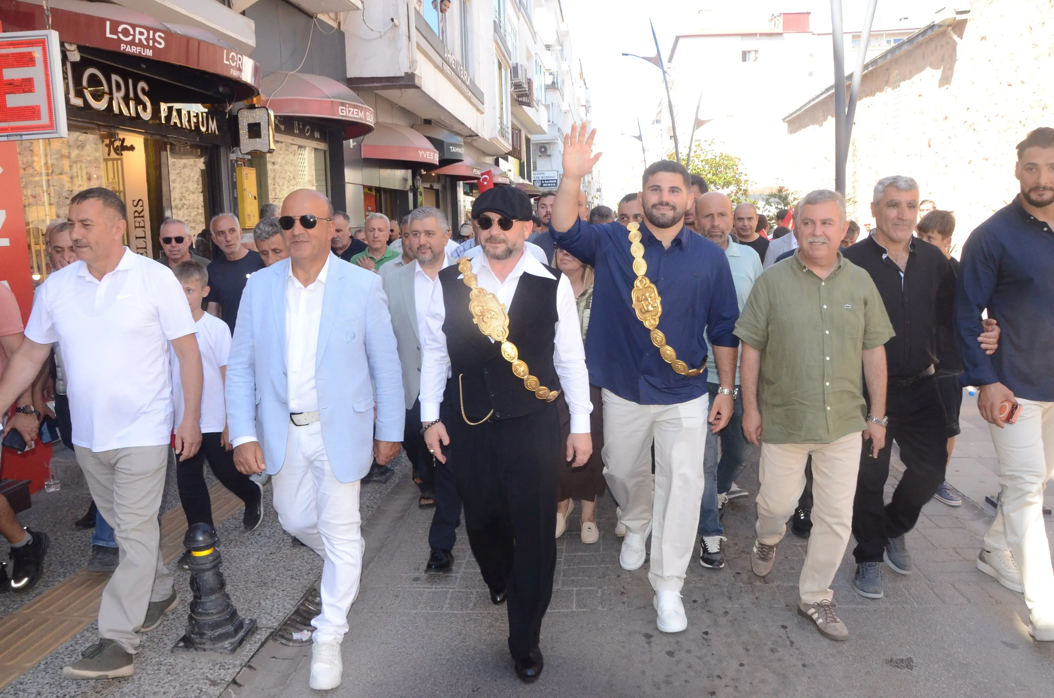 Başpehlivan Erkan Taş'a memleketi Sinop'ta görkemli karşılama