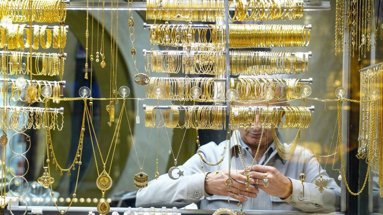 Altında ibre yukarı yönlü