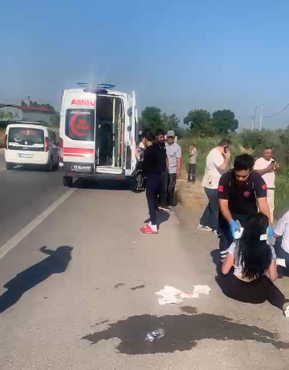Gemlik'te işçi servis minibüsüyle otomobil çarpıştı; 15 yaralı
