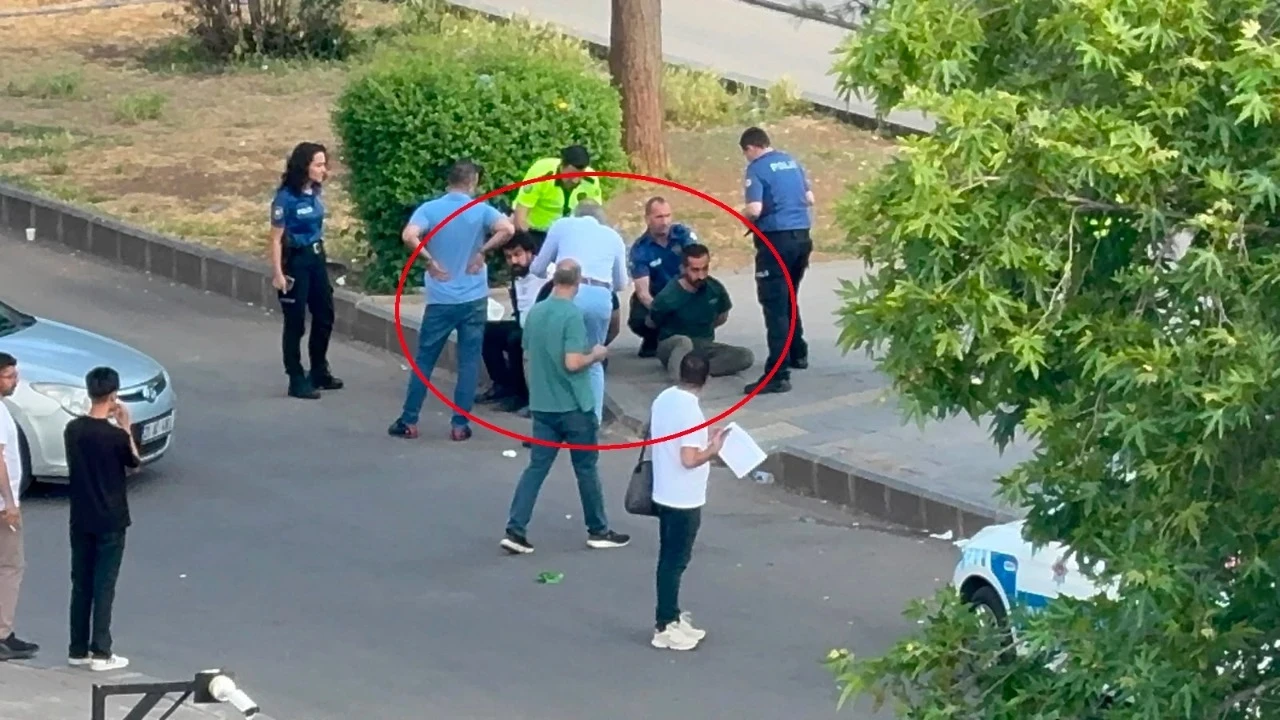 Adliyeyi görüntüleyen kişiler, kendilerini uyaran polise saldırdı: 4 gözaltı