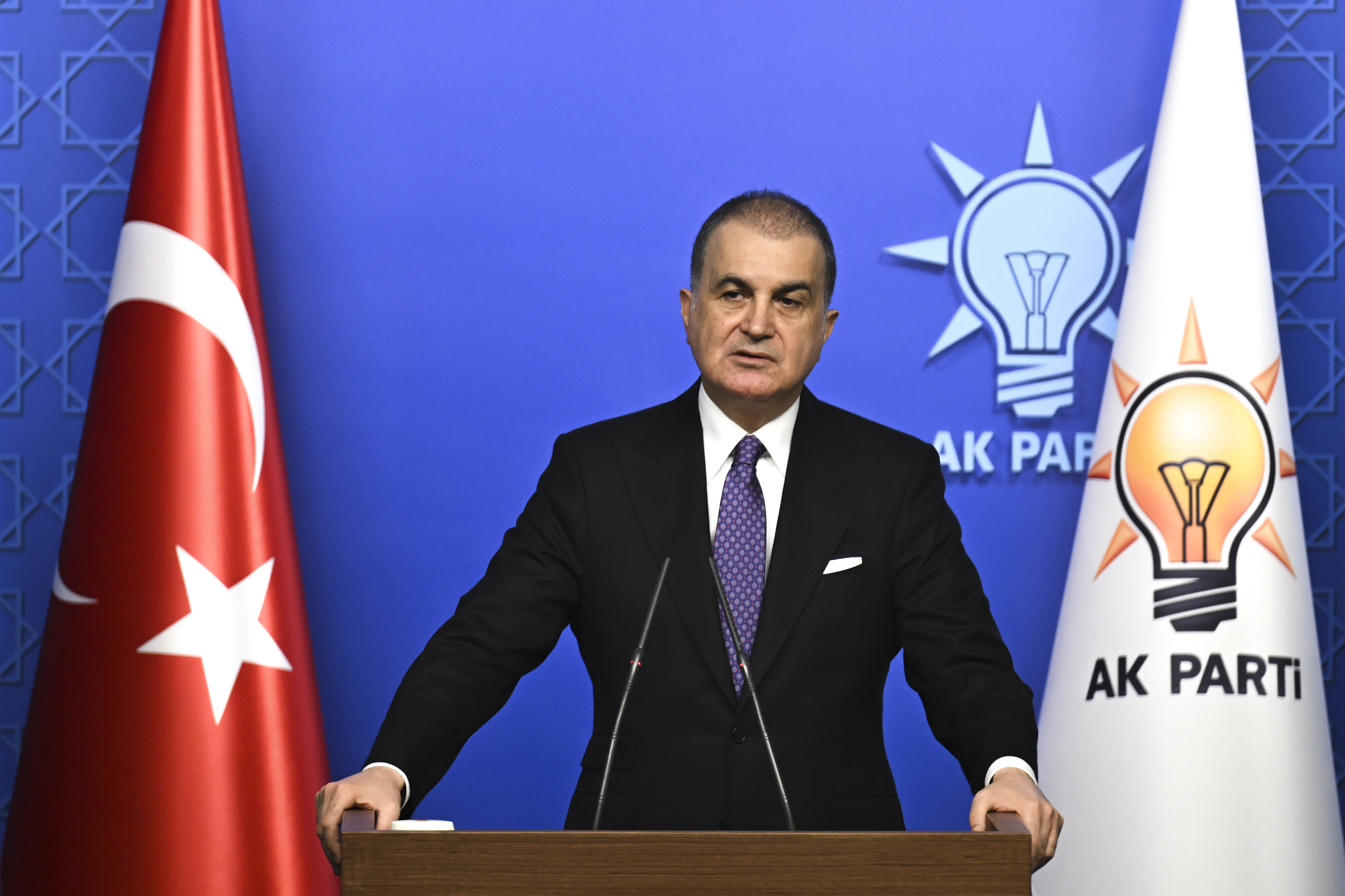 Ömer Çelik'ten "Kürt kadın" fıkrasına tepki