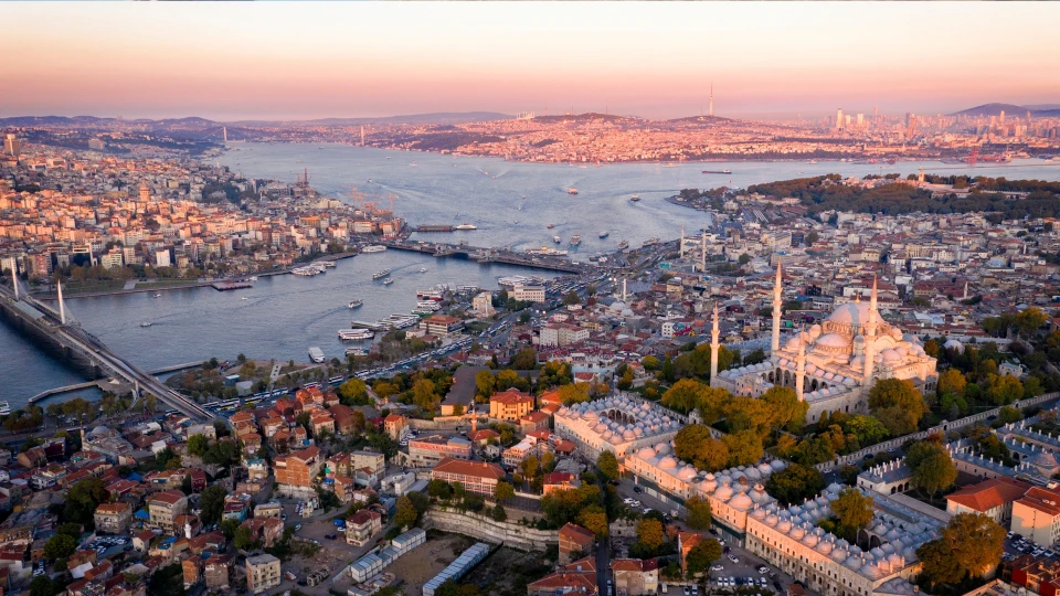 İstanbul'un yedi tepesi tarihi mirası yaşatıyor