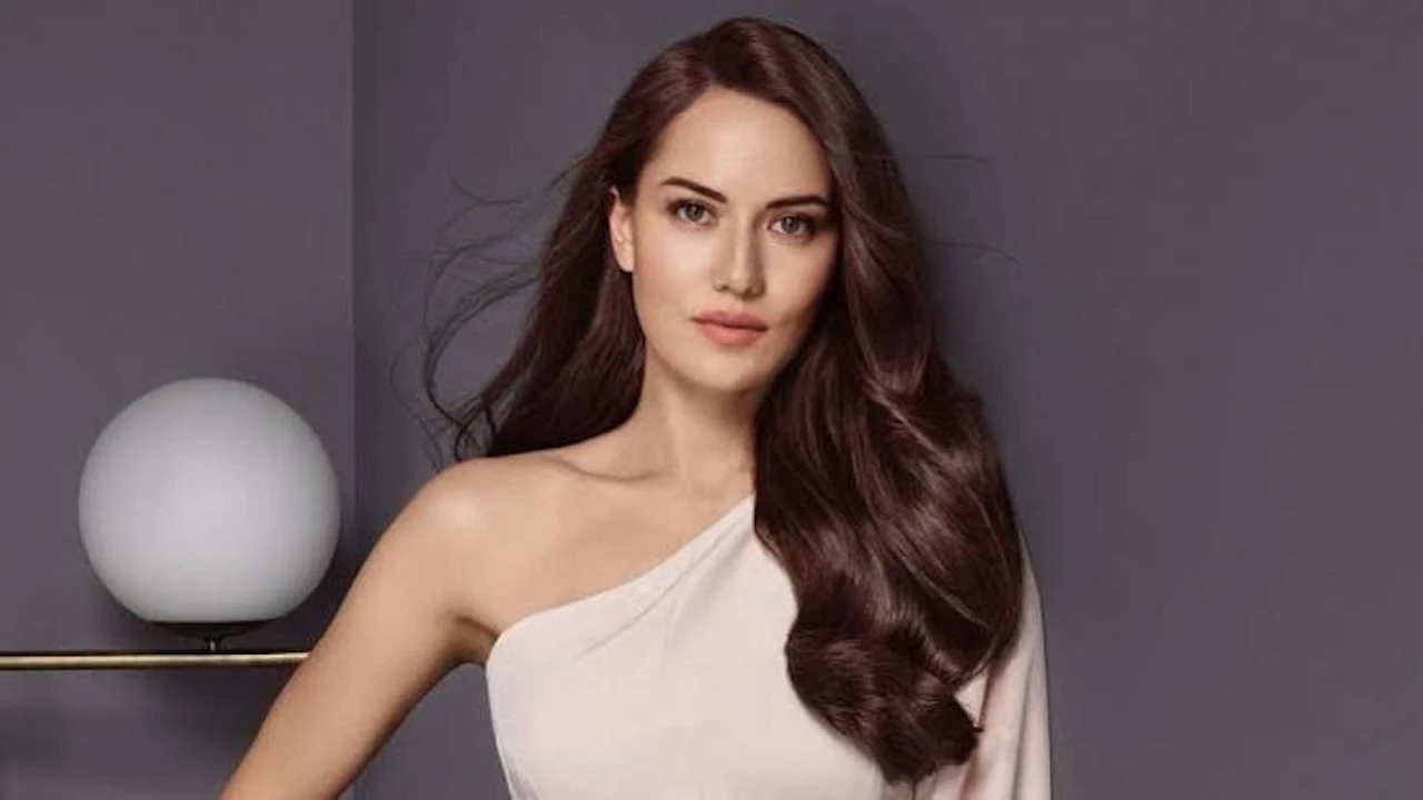 Fahriye Evcen'den tatil pozları: Yeni dizi öncesi dikkat çekti