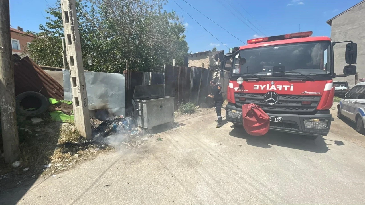 Çöp konteynerinde çıkan yangın korkuttu
