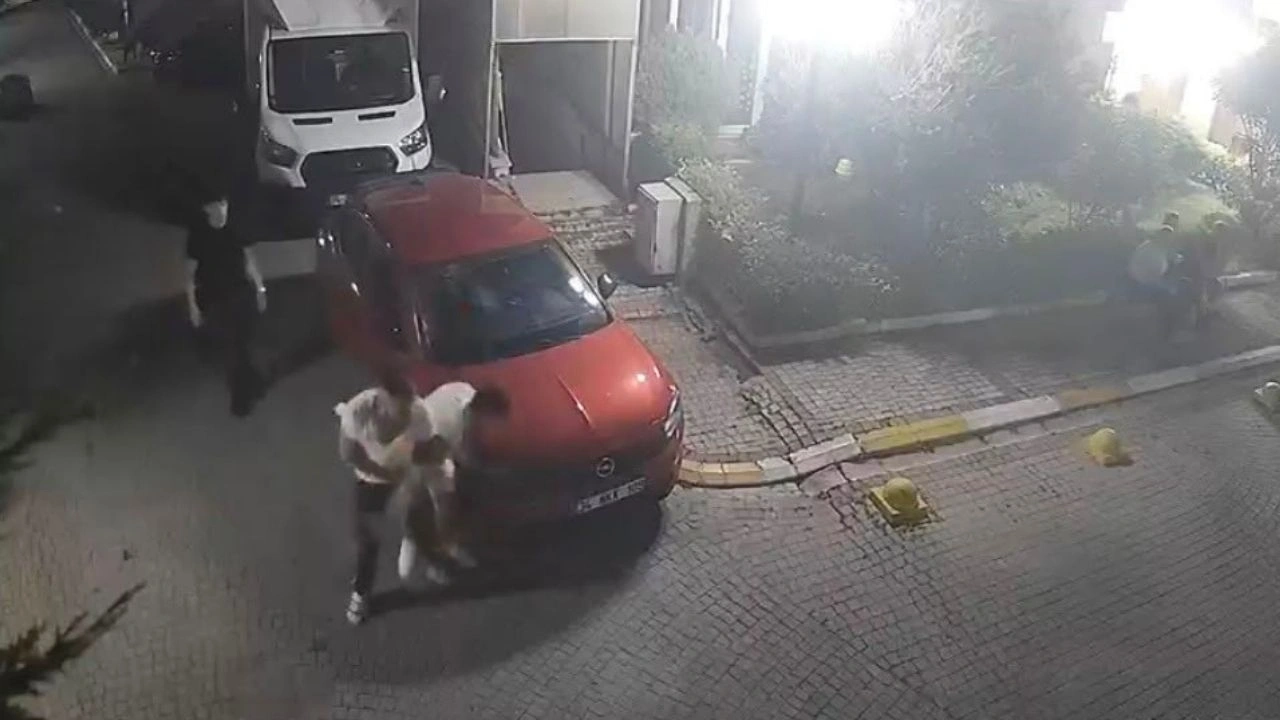 Esenyurt’ta sitede dehşet: 15 yaşındaki çocuğa "Ne bakıyorsun" dayağı!