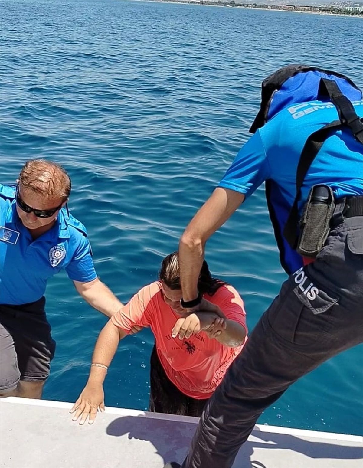 Yüzerken Sürüklenen Kadın Kurtarıldı