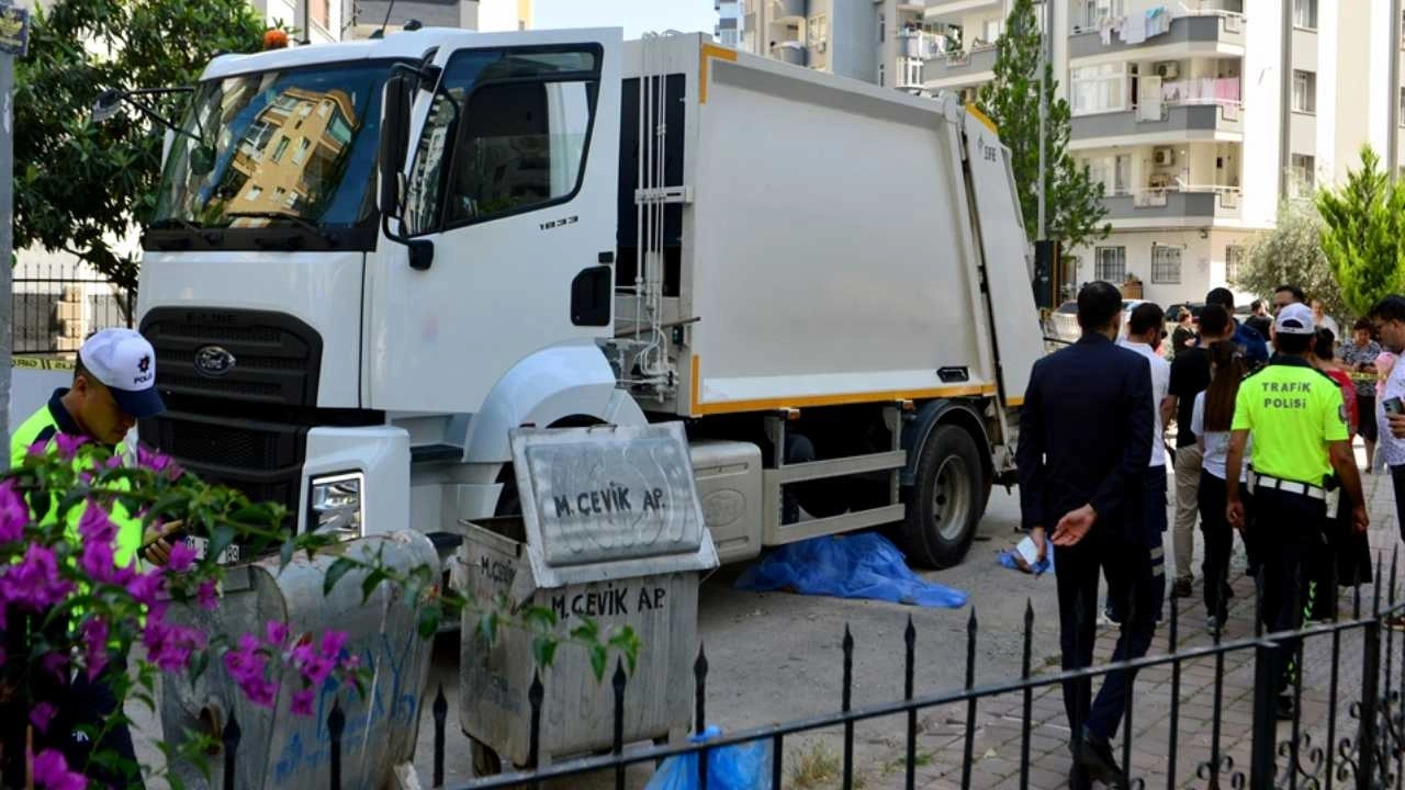 Karşıya geçerken çöp kamyonunun altında kalan yaya can verdi!